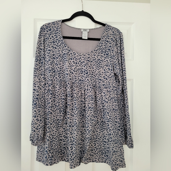 Women's Large Gray Leopard Print Long Sleeve Top - Picture 1 of 5